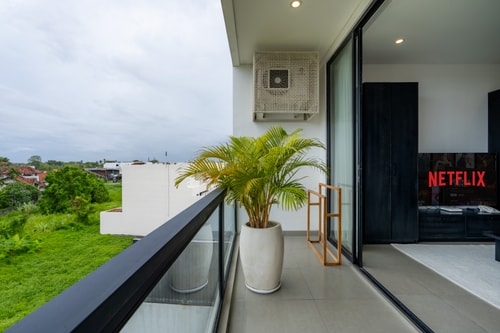 Canggu 1BR Near Batu Belig Beach | Co-working