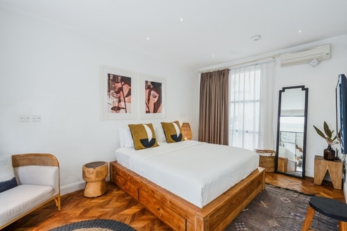 3BR Beachside Designer Villa, Walk to Beach