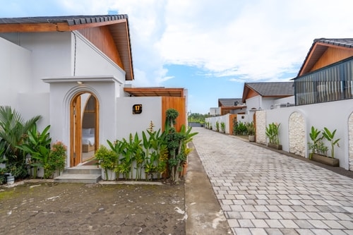 2BR Chic Ubud Open Living Villa with Pool & Bathub