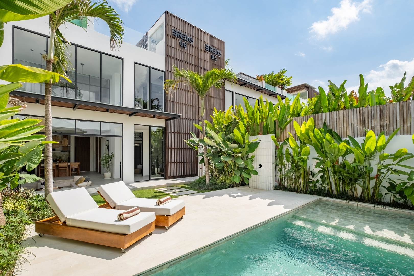 Canggu 3BR Designer Villa w Rooftop Lounge & Pool
