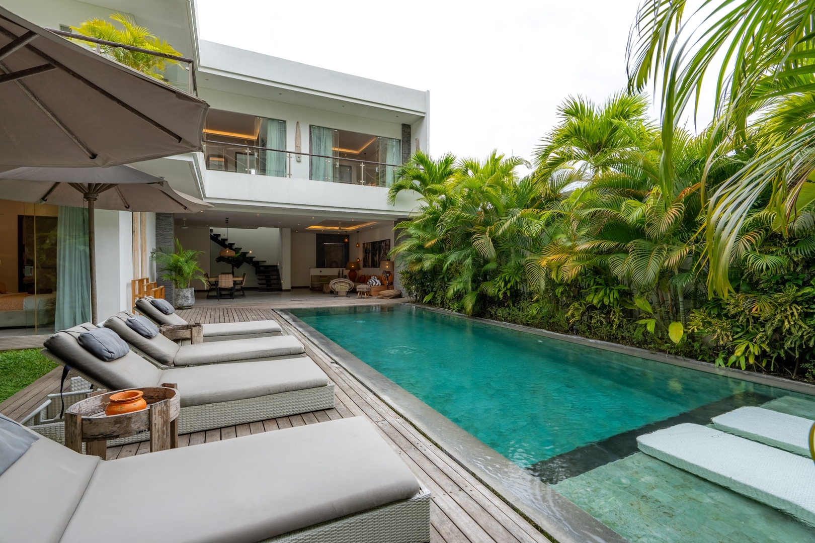 Luxe 4BR Berawa Garden Pool Villa | 6mins to Beach