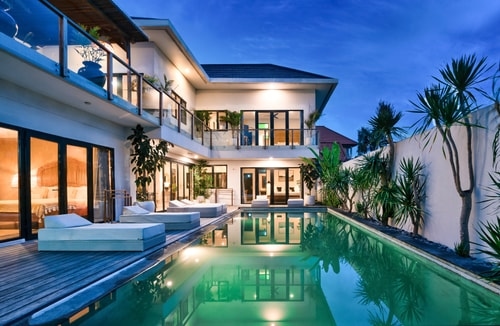 5BR Luxury Enclosed Villa with Pool & Rooftop