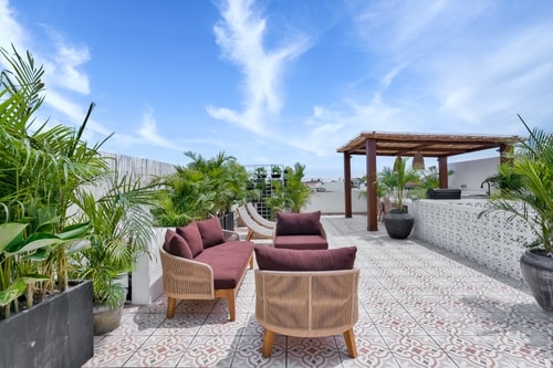2BR Beachside Bliss with Rooftop, BBQ & Pool