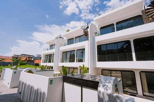 3BR Seaside Villa with Pool & Panoramic Views