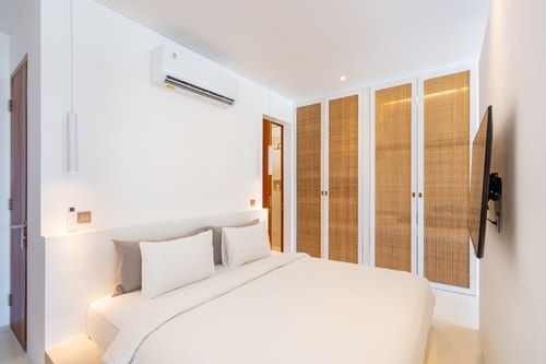 1BR Pererenan Beach Apart - Sunset Pool Balcony