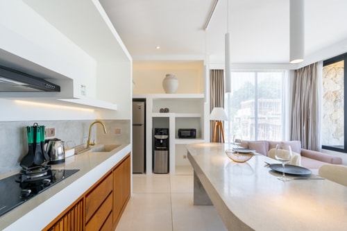 1BR Pererenan Beach Apart - Sunset Pool Balcony