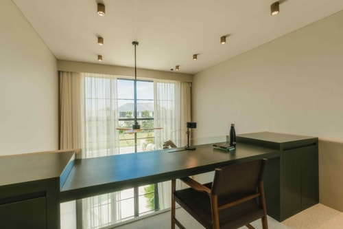 Canggu Elegant 2BR Villa w/ Ricefield View & Pool