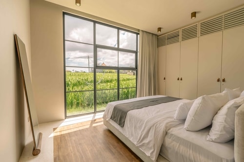 Canggu Elegant 2BR Villa w/ Ricefield View & Pool