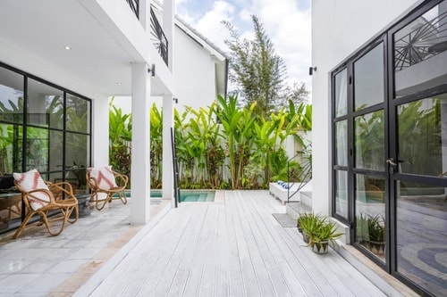 3BR Beachside Designer Villa, Walk to Beach