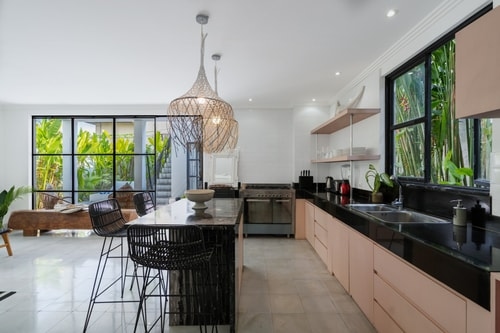 3BR Beachside Designer Villa, Walk to Beach