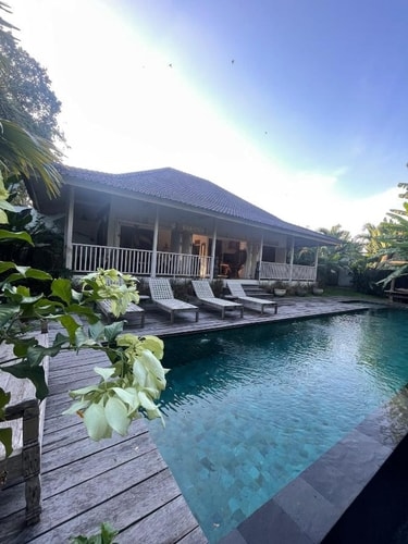 Charming 2BR Villa with Spacious Garden and Pool