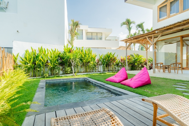 3BR Canggu Poolside Garden Villa | 9mins to Beach