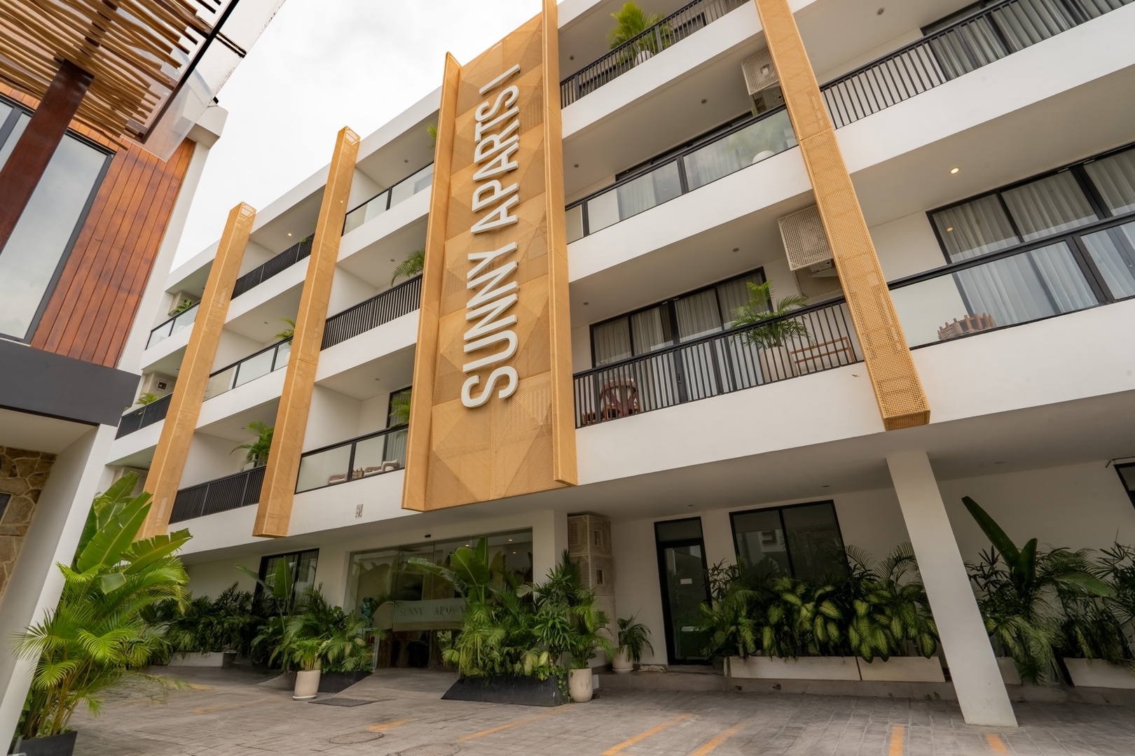 1BR Canggu Coastal Suite | Yoga, Pool & Co-working