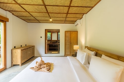 Uluwatu Tropical 1BR Suite with Pool Access