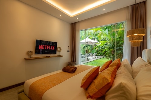 Luxe 4BR Berawa Garden Pool Villa | 6mins to Beach