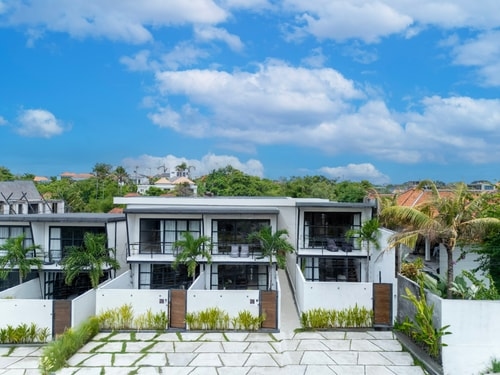 1BR Modern Canggu Pool Loft | Near Beaches & Cafés