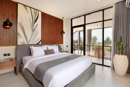 Artistic 4BR Coastal Villa w/ Infinity Pool & Sauna