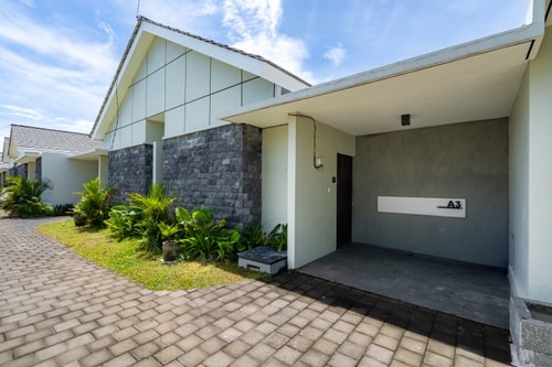 Modern 2BR Villa near Seseh Surf | Pool & Bathtub