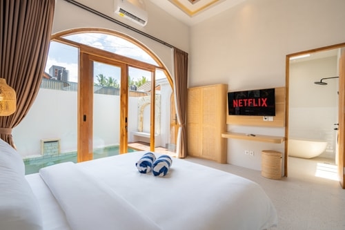 2BR Chic Ubud Open Living Villa with Pool & Bathub