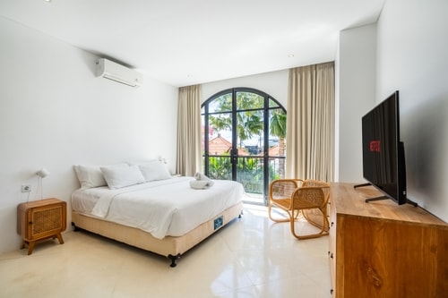 4BR Canggu Stylish Villa | Pool, Near Berawa Beach