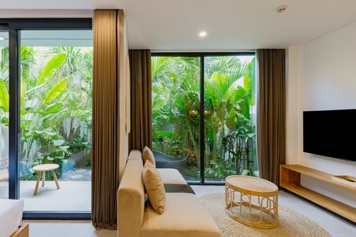 1BR Chic Canggu | Outdoor Bathtub, Pool & Gym