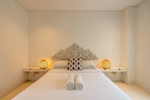 Sleek 1BR Apart Seminyak | Balcony, Walk to Cafés