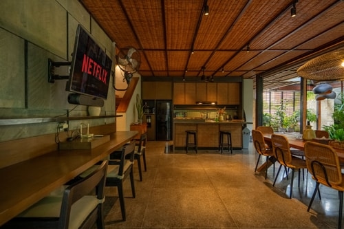 Luxury 5BR Canggu | Tranquil Pool & Rooftop