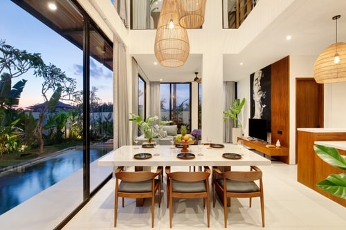 Artistic 4BR Coastal Villa w/ Infinity Pool & Sauna