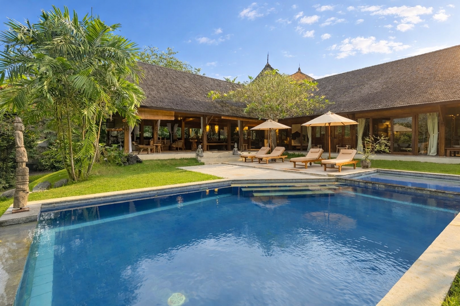 Free Breakfast! - 4BR Luxury Berawa Beach Villa