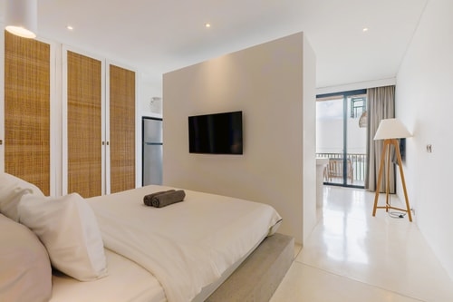 Sore - 1BR Stylish Canggu Suites | Sunset Balcony