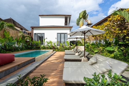 Modern 1BR Ubud Center | Pool & Walk to Cafés