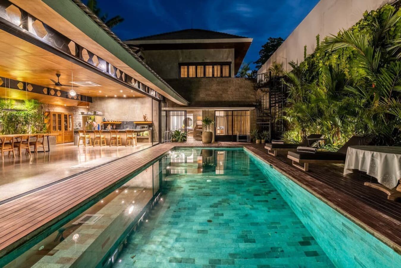5BR Majestic Canggu Villa | Luxury & Walk to Beach
