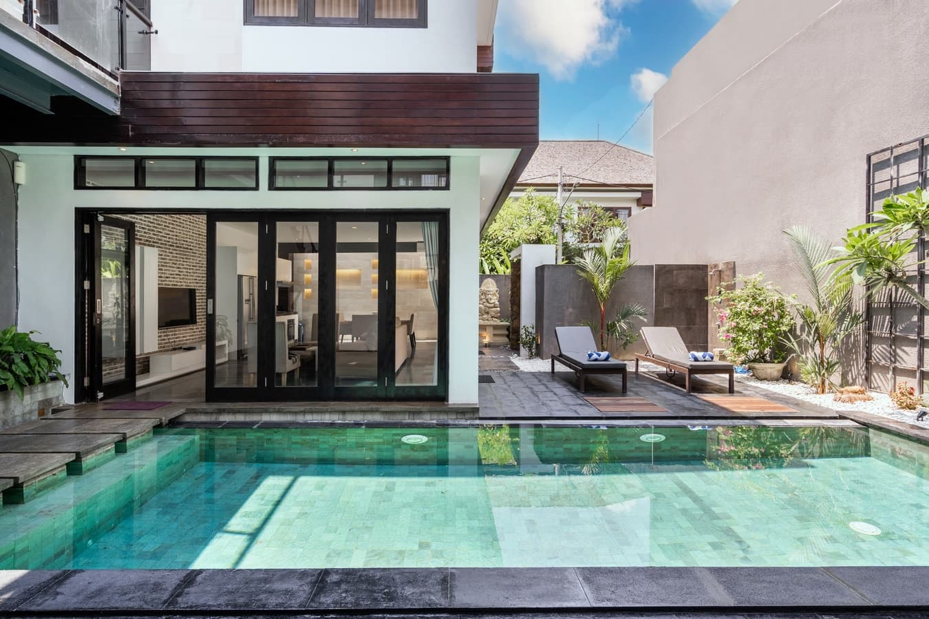 3BR Beachside Villa | Club House, Pool & Gym