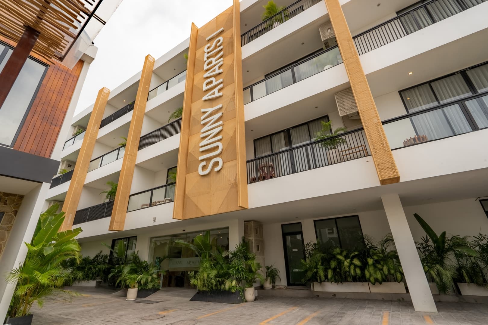 1BR Canggu Coastal Suite | Yoga, Pool & Co-working