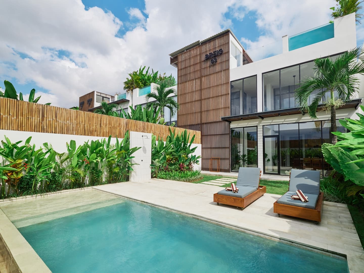 Canggu 3BR Villa w/ Rooftop & Pool, Close to Beach