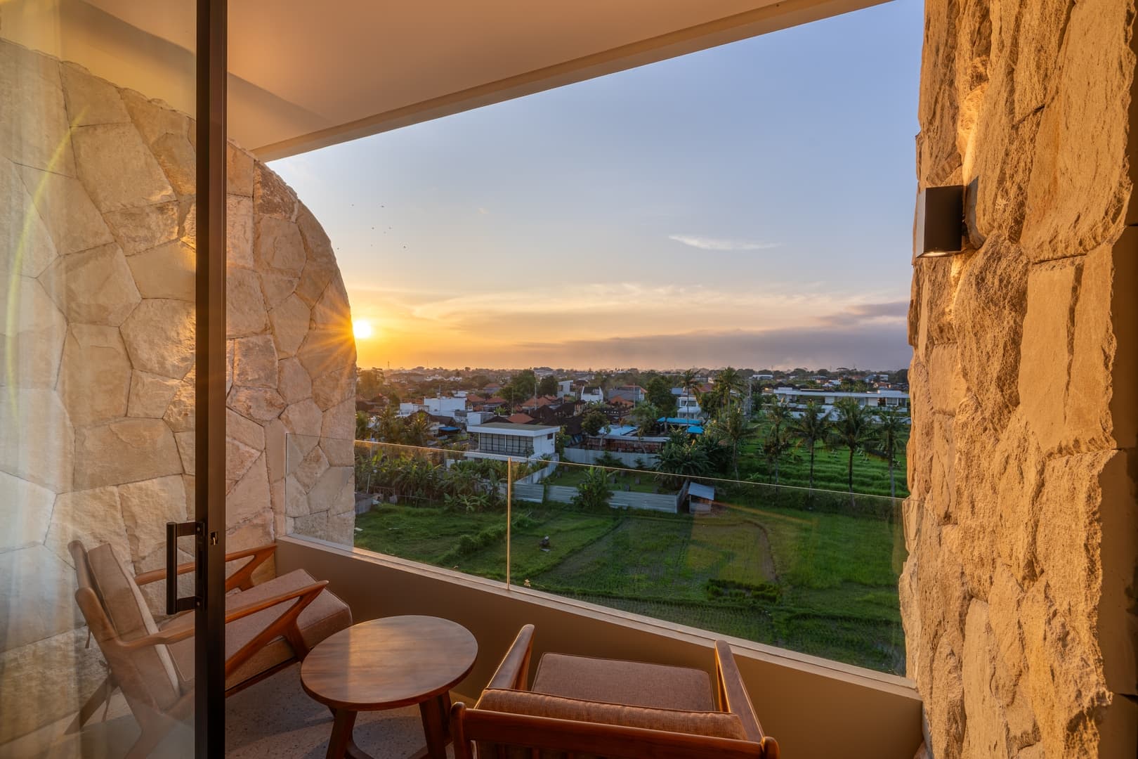 1BR Canggu: Rice Field View Studio & Pool Access