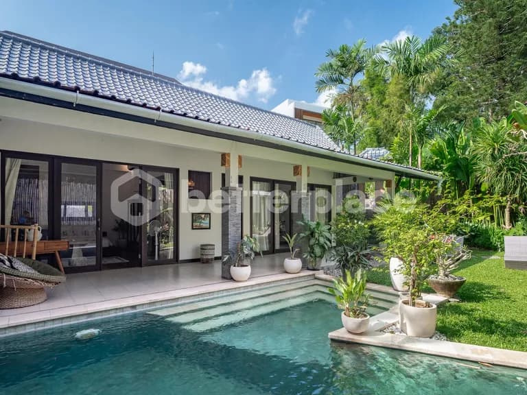 Charming 2 Bedroom Villa for Yearly Rent in Batu Bolong – 7 Minutes to the Beach