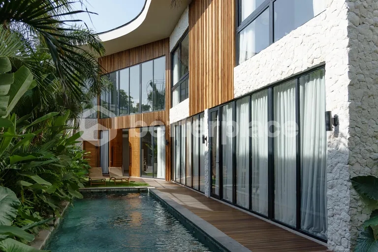 Modern and Luxury 5 Bedroom Villa in Berawa – 5 Minutes to the Beach