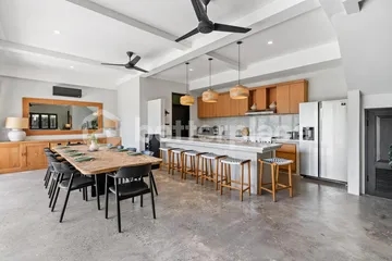 Stunning 5 Bedroom Villa in Prime Berawa – Great Investment Opportunity with Two Retail Shops