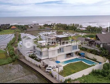 Brand New Villa Walking Distance to the Beach!