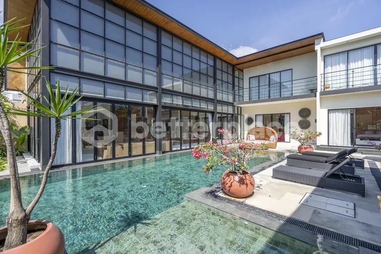 Luxurious 5-Bedroom Villa in Pererenan, Bali – Contemporary Design in Prime Location