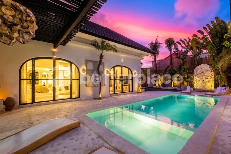 Splendid 5bd Designer villa in Berawa Beach, Canggu