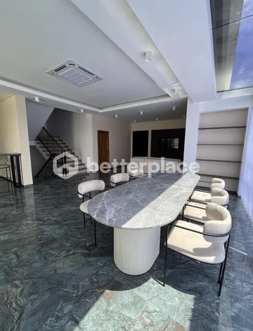 Modern and Spacious 3 Bedroom Villa with Rooftop in Jimbaran For Yearly Rental