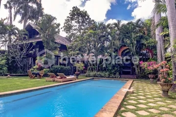 A Spacious 5 Bedroom Villa for Yearly Rental in Seminyak