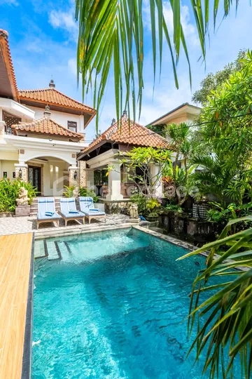 Modern 3-Bedroom Villa with Dual Living Spaces in Ungasan