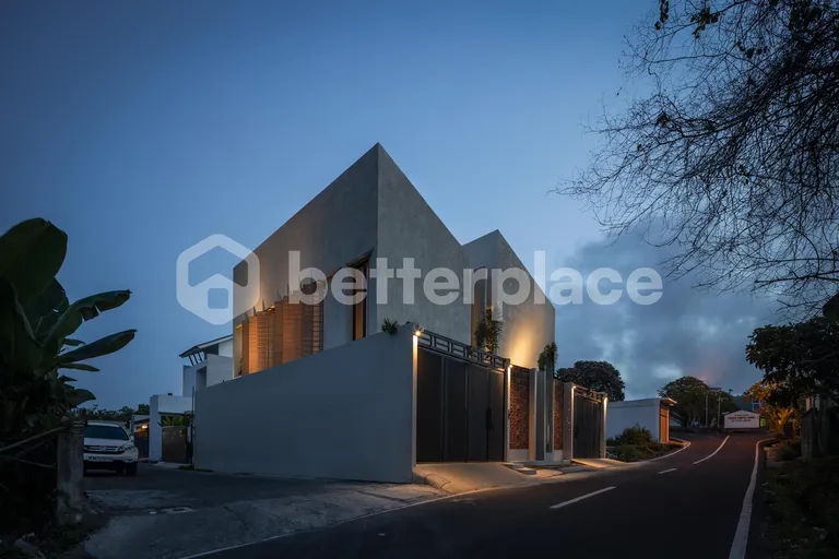 Turnkey Modern Leasehold Villa in Nusa Dua – Private Pool & Prime Accessibility