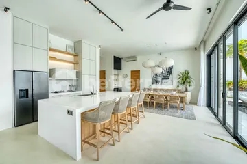 Cliffside Contemporary 4 Bedroom Villa with Panoramic Bingin Views
