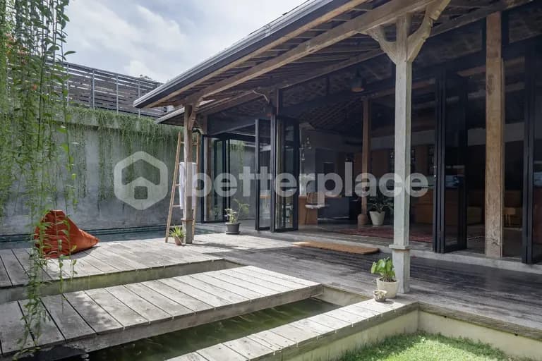 Warm & Spacious Villa Joglo Style for Yearly Living in Perenan