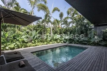 Tropical Modern Haven with Seamless Indoor–Outdoor Living