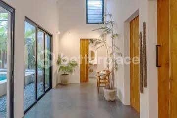 Modern Minimalist 2-Bedroom Villa in Canggu – Prime Location Near Berawa Beach for Yearly Rental